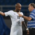 Ghana's midfielder Andre Ayew (L) speaks to coach Avram Grant during the 2015 African Cup of Nations final football match between Ivory Coast and Ghana in Bata on February 8, 2015. AFP PHOTO / CARL DE SOUZA