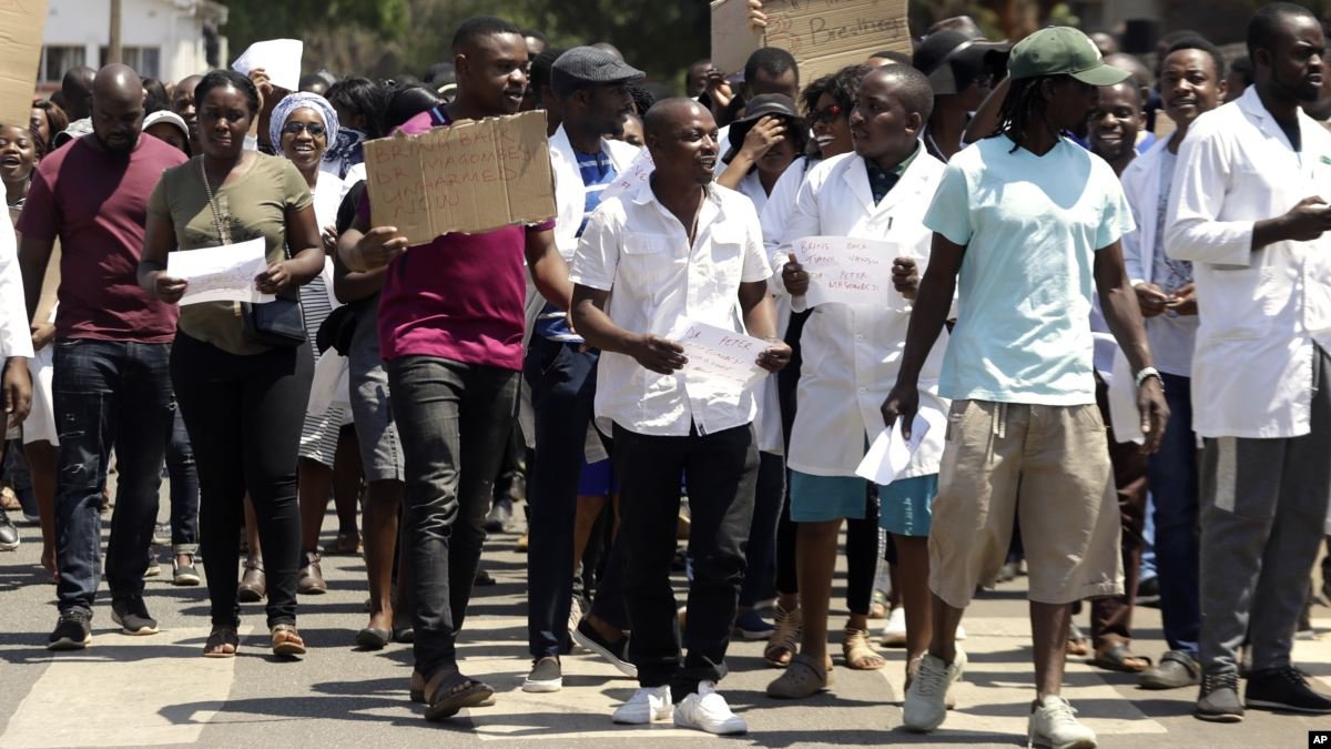 Zimbabwe Sacks More Than 200 Doctors Over Strike Action Dailymailgh 