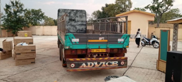 JUST IN: DCE caught ‘packing government properties to private residence’ (PHOTOS) 2