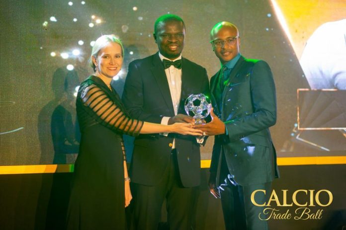 Andre Dede Ayew receiving his award