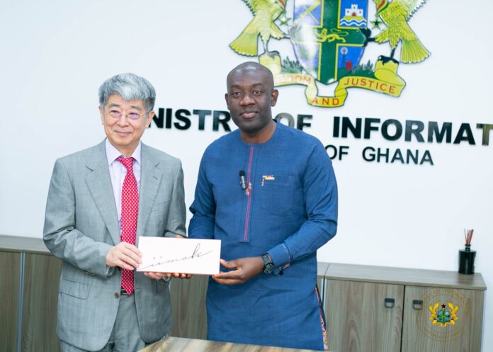 Ghana's Information Minister Kojo Oppong Nkrumah with the Secretary General of the Korean National Commission for UNESCO, Kyung-Koo Han.