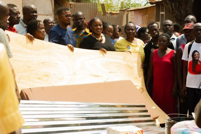 Nana Ama Dokua donating the items to the fire victims at Achimota College.